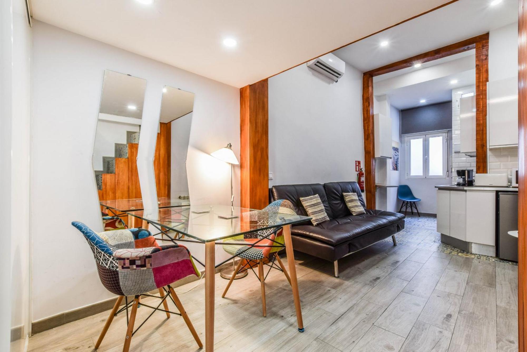 Loft Reformado En Chueca Para 4 Personas Alquiler Temporal Madrid Exterior foto