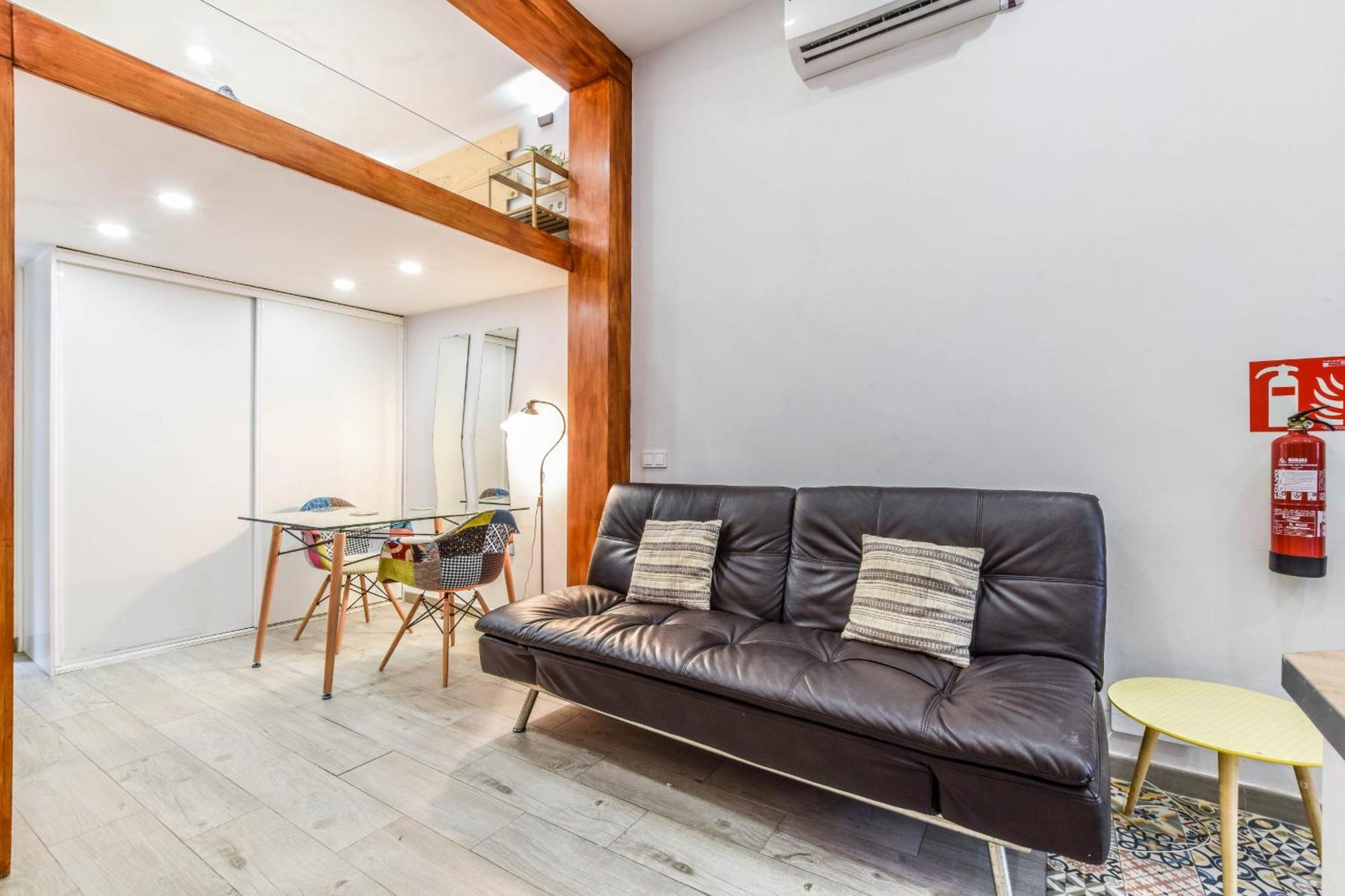 Loft Reformado En Chueca Para 4 Personas Alquiler Temporal Madrid Exterior foto
